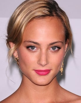 Nora Arnezeder