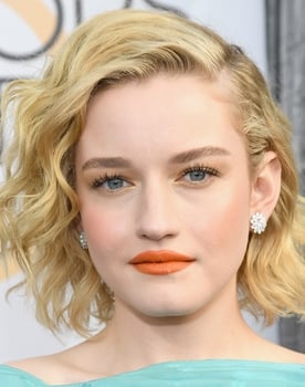 Julia Garner