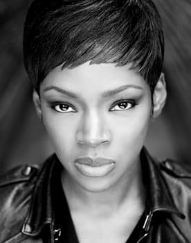 Caroline Chikezie