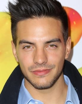 Vadhir Derbez