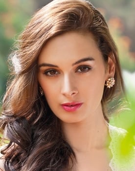 Evelyn Sharma