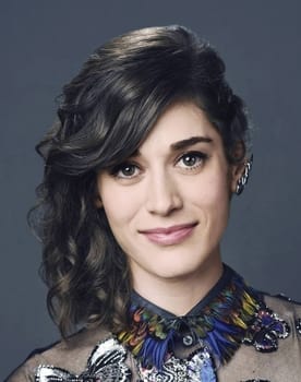 Lizzy Caplan